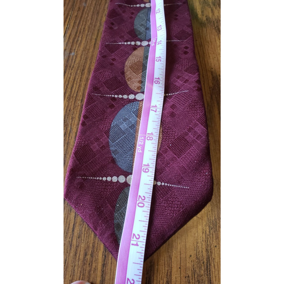 Kenneth Cole Reaction Tie Red Diamond Retro Pattern Silk Necktie Tie - Picture 7 of 7